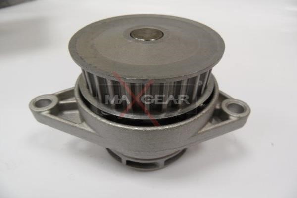 Water Pump, engine cooling MAXGEAR 470046