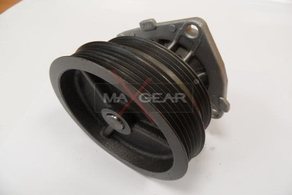 Water Pump, engine cooling MAXGEAR 470137