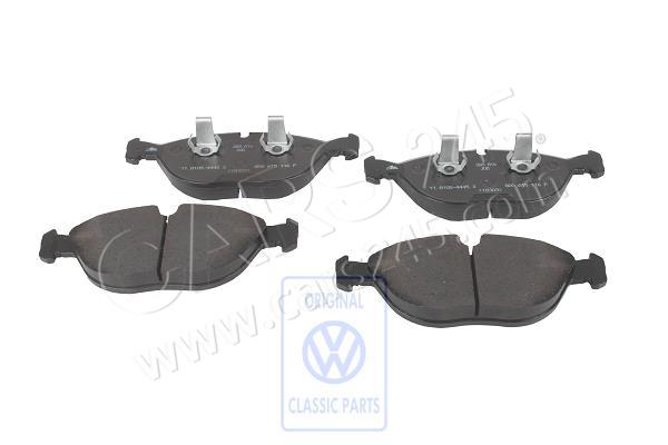 1 set of brake pads for disk brake front AUDI / VOLKSWAGEN 8D0698151D